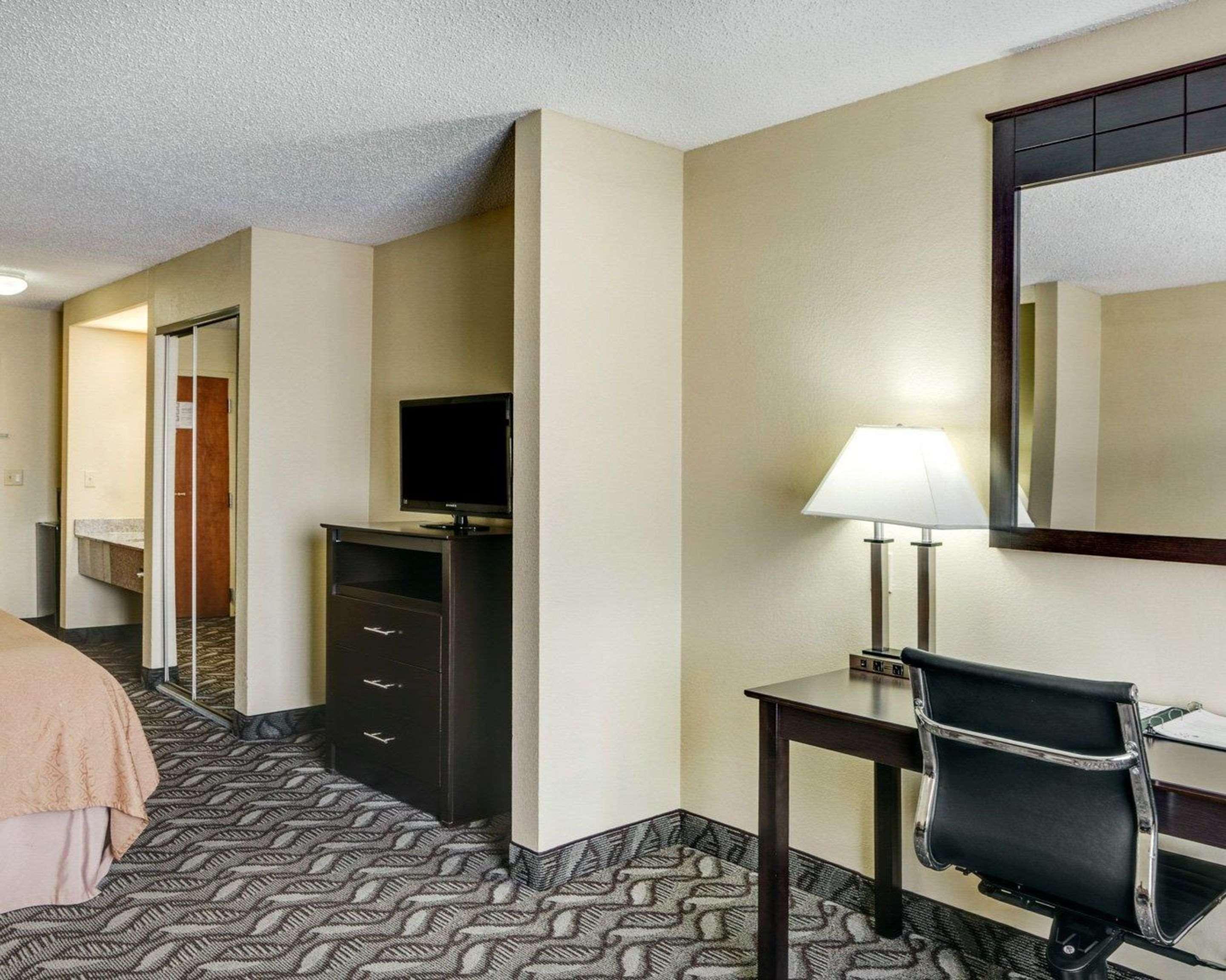 Quality Suites Baton Rouge East - Denham Springs Extérieur photo